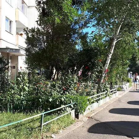 Частна квартира 2 Bedrooms With Private Bath And Balcony Near The Airport